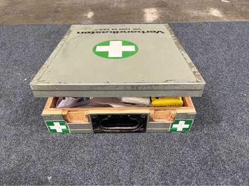 First aid kit DIN 14 142 – Old stock in metal case with contents (used)