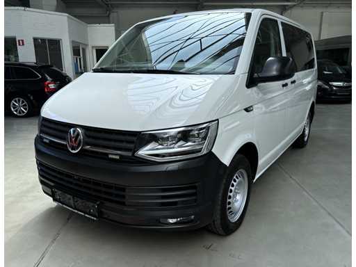 Volkswagen Transporter Kombi 4x4 Minibus 2017 