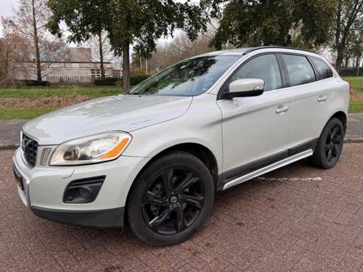 Volvo XC60 3.0 T6 AWD Momentum Automatic; 67-HRP-1