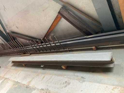 Travi da costruzione in acciaio; 410x18x17,5cm / 845x18,5x17,5cm / Profilo L 110x210x9cm (2x)