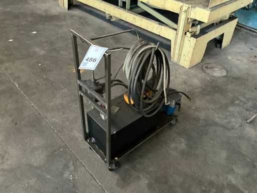 Bomba hidráulica con ruedas