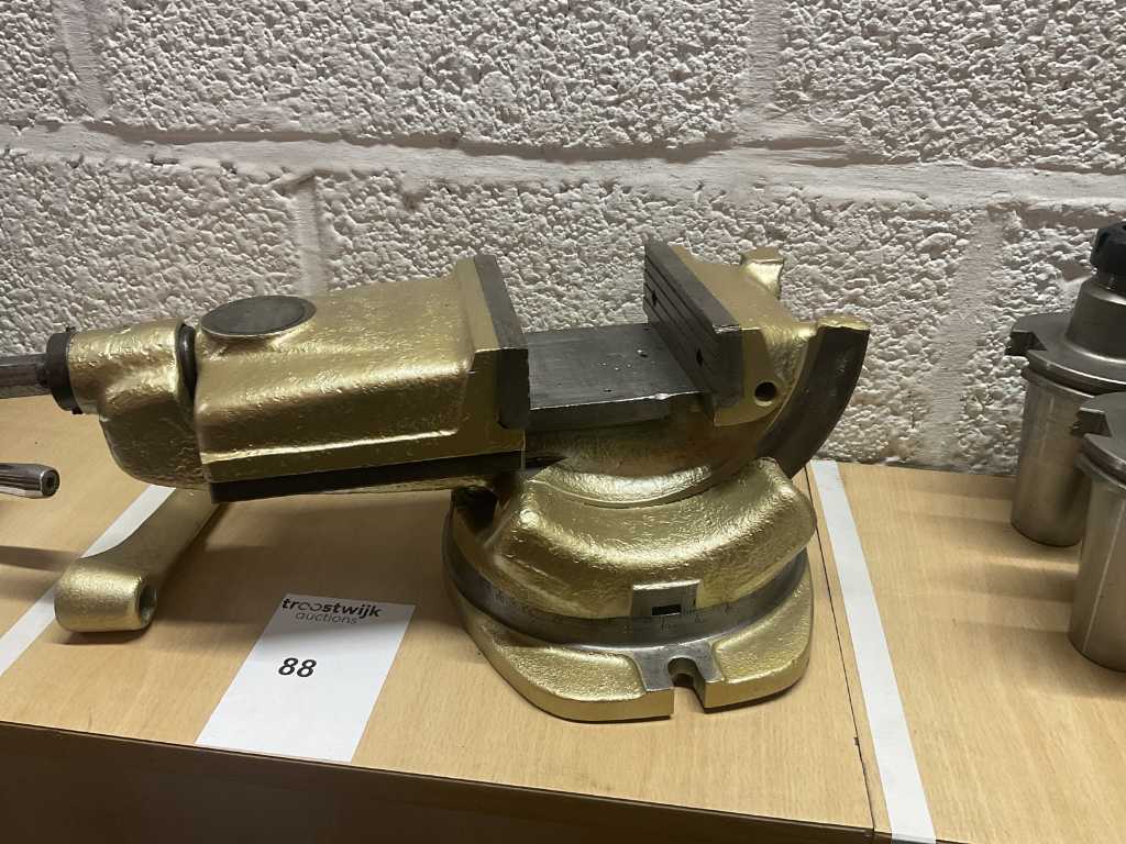 Tilting milling clamp on swivel base