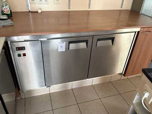 Refrigerated workbench