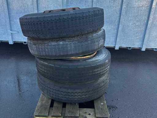 Michelin – Reifen 9.00 R20 XZA mit Felgen-10-Loch (4x)