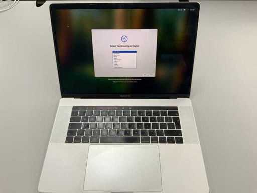 Apple A1990 15-calowy MacBook Pro MR962N/A Laptop