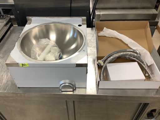 Sink mit Kniekontrolle