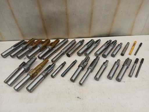 ISCAR, Kennametal, Monark, divers - Outils industriels de coupe métallique (aléreurs à coquille, contre-alés, pilotes, outillages spéciaux) - Beaucoup d’aléreurs en carbure, de contre-alésages et d’outils de coupe spéciaux