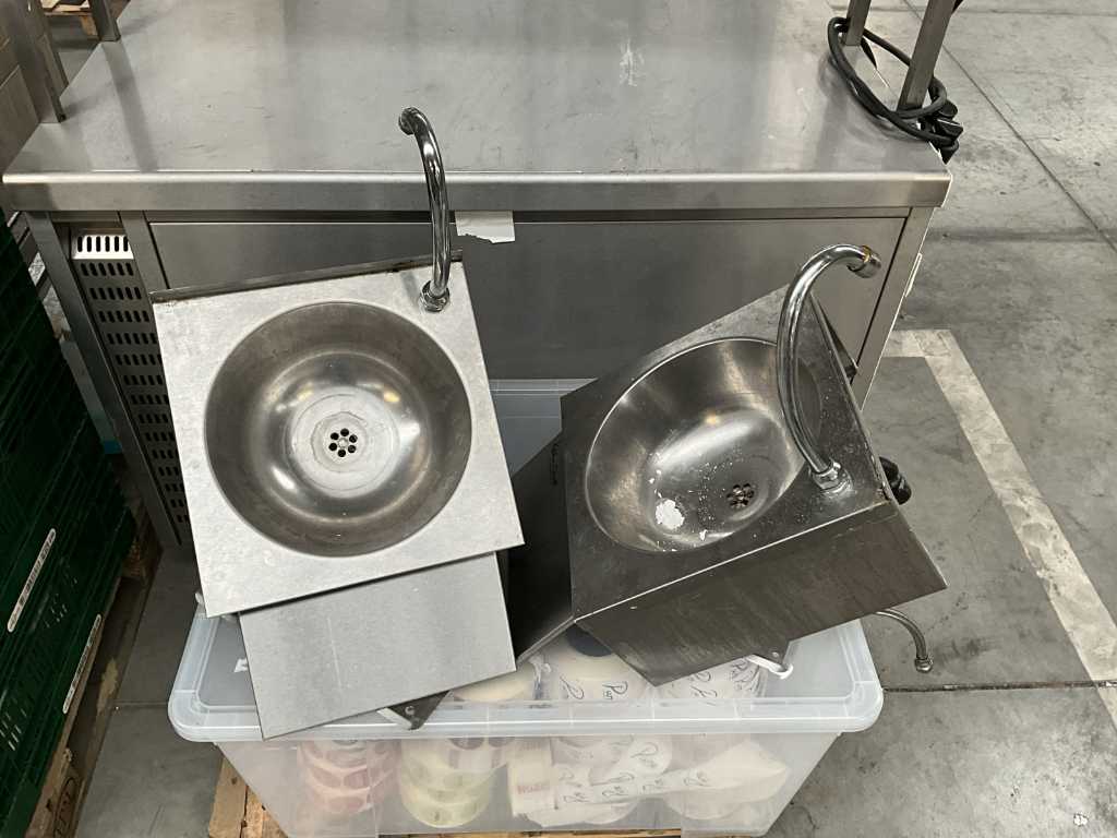 2x stainless steel sink