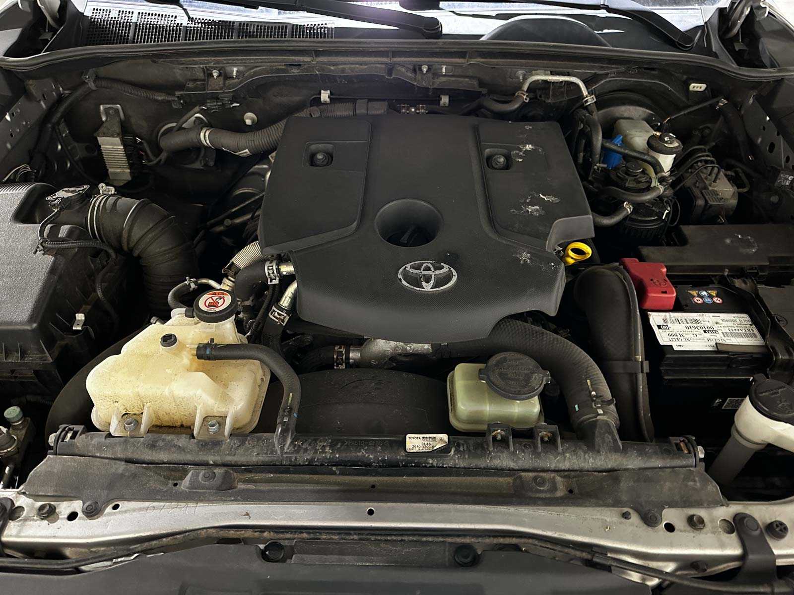 Toyota HiLux 2.4 D-4D-F Xtra Cab Comfort 150pk 2017 (Origineel-NL), V-833-JR