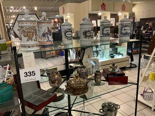 Antieke apotheekpotten(7x) , chinees porselein,juweelkoffers.,fotokader.....