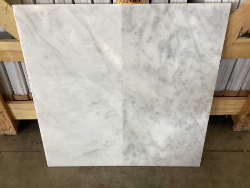 Naturalny kamień, marmur, biało-szary polerowany 30,5x61 cm, płytki 60 m²