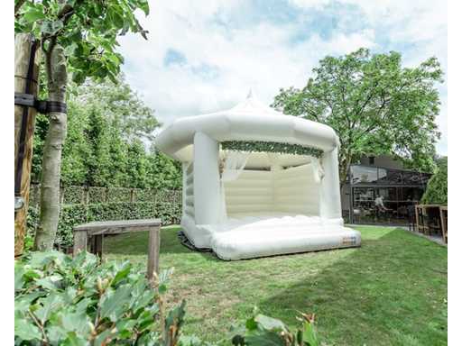 Château blanc rebondissant Mariage