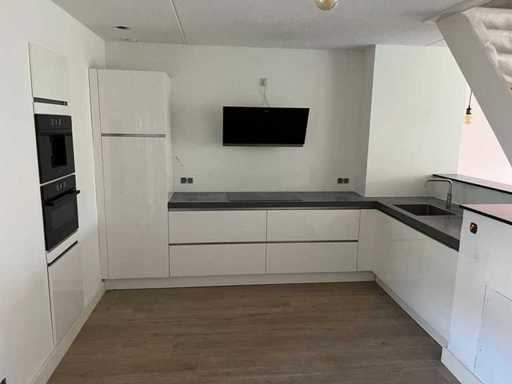 Kuchnia z urządzeniami AGD