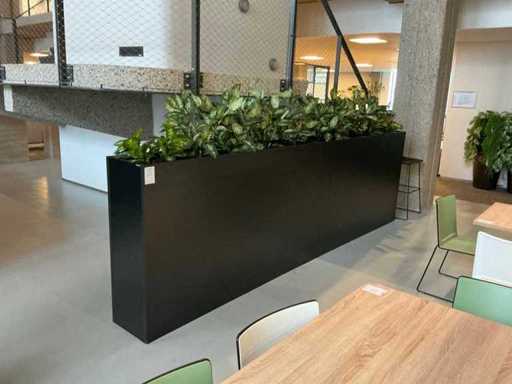 Striking Room divider with artificial plants (2x)