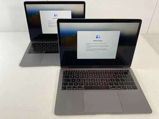Apple MacBook Air 13.3", Core(TM) i5 8th Gen, 8 GB RAM, 128 GB SSD laptopuri (2x)