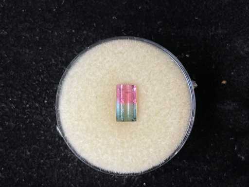 Pierre précieuse rose-bleue