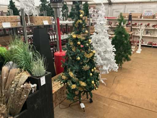 Weihnachtsbaum aus Kunststoff.