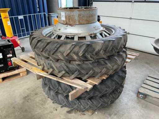 Opony z felgą i podwójnym zestawem kół