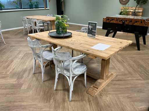 Stoł stołowy z krzesłami (2x)