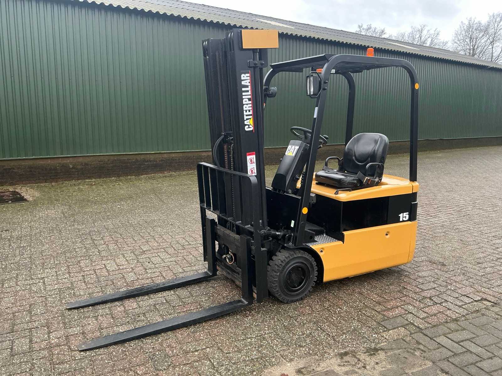 2001 Caterpillar/Deawoo B15T-2 Forklift