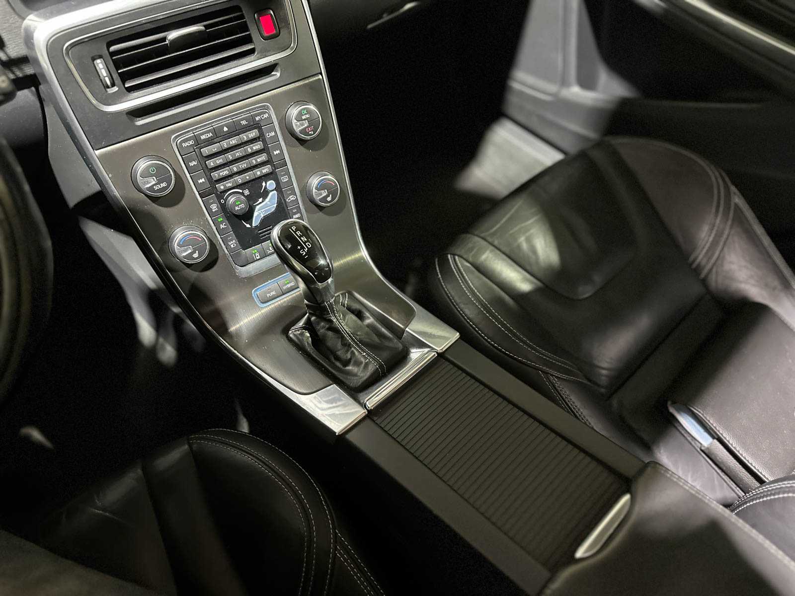 Volvo V60 2.4 D6 AWD Plug-In Hybrid Summum 285pk 2013 (Origineel-NL), 6-SFG-70