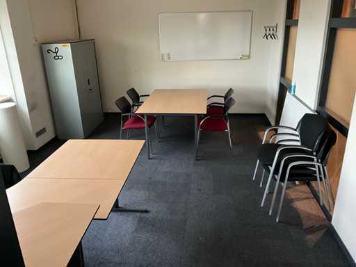 Contenuto della sala riunioni