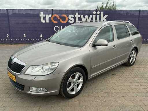 2011 - Skoda - Octavia Combi - 1.2 TSI Elegance Bns - Car