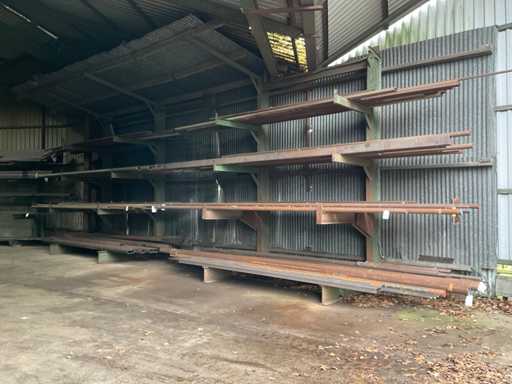 Calcio in metallo, (C)