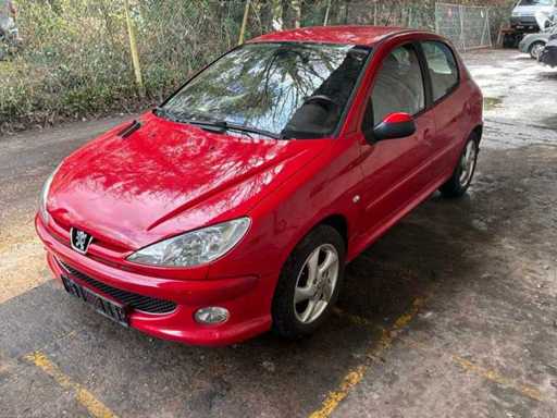 Peugeot 206 Samochod osobowy z 2005 roku
