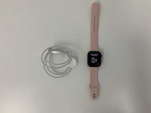Apple Watch Series 8 45mm GPS Midnight Aluminium z ró?owym paskiem na nadgarstek