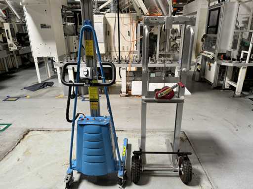   2 Élévateur de matériaux / plate-forme