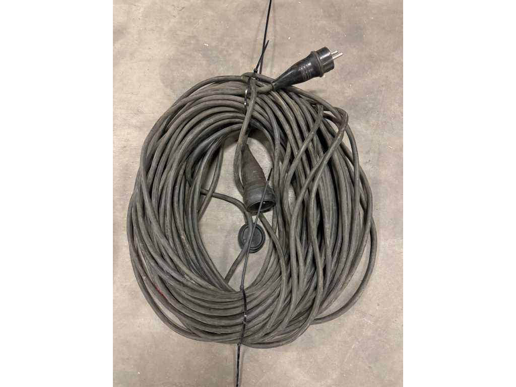 Verlängerungskabeltrommeln und -kabel (2x)