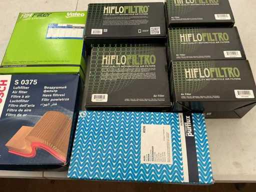 Lotti vari inclusi filtri dell'aria per auto