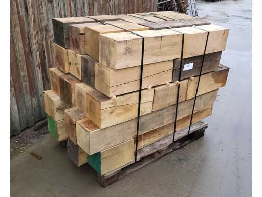 1 paleta pozostałości dębu 200 x 200 mm, ok. 1m3