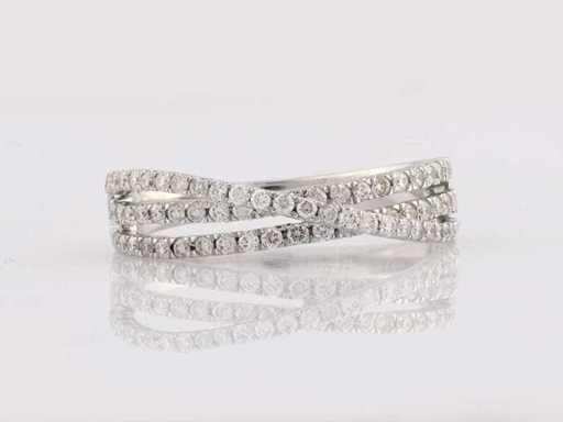 Bague en or blanc 9 nêtes avec diamant naturel