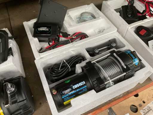TorsoWinch CW04V24 Car Winch