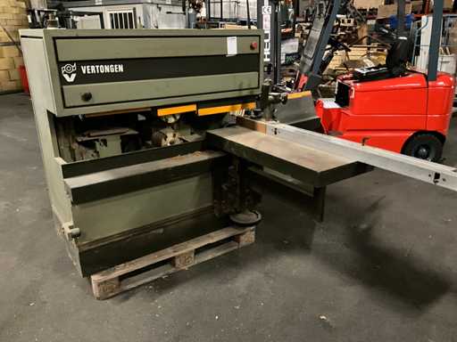 Diverses scieuses Vertongen P04