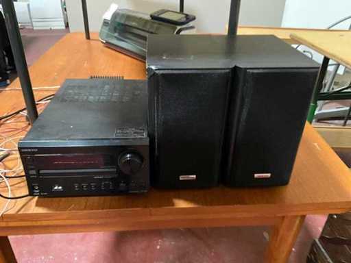 Onkyo MIni Hi-Fi Chain