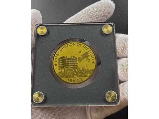 Attractive 1/200 oz gold coin for collectors of European history and international bullion issues
