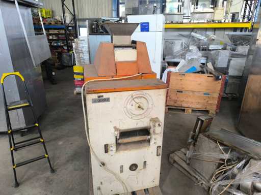 Gostol - Deegverdeler