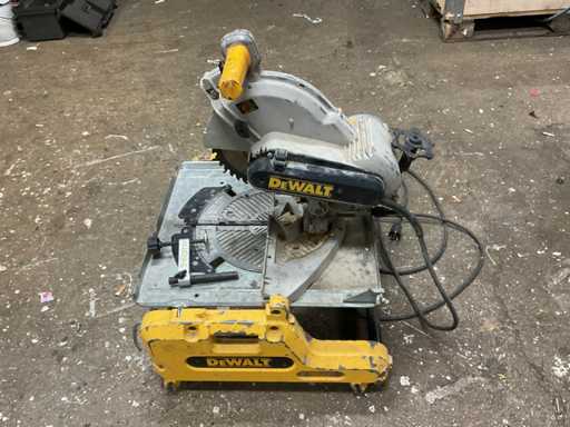 DeWalt DW743 Scie à table