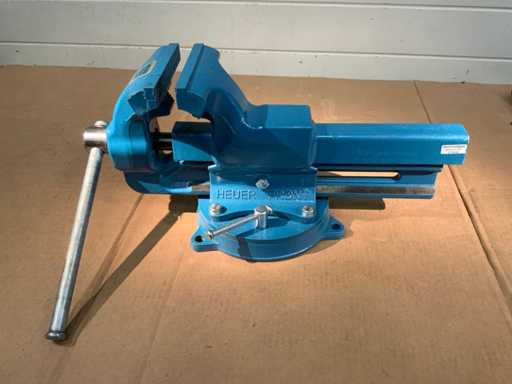 HeuerFront 160 Schraubstock am Plattenspieler