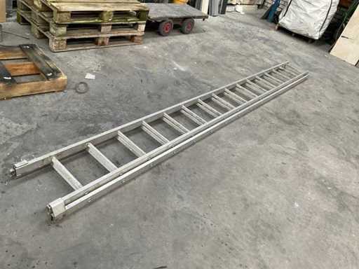 Scară în 2 părți