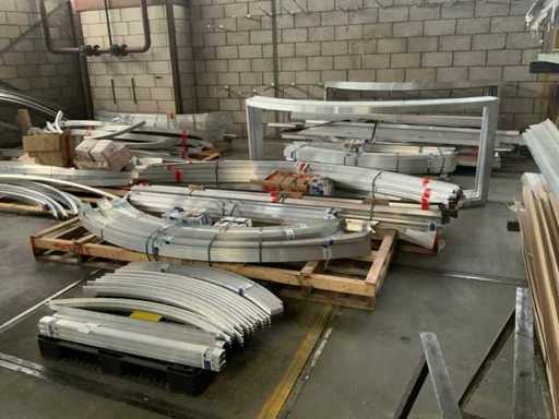 Pallet met alluminium halffabrikaten (8x)