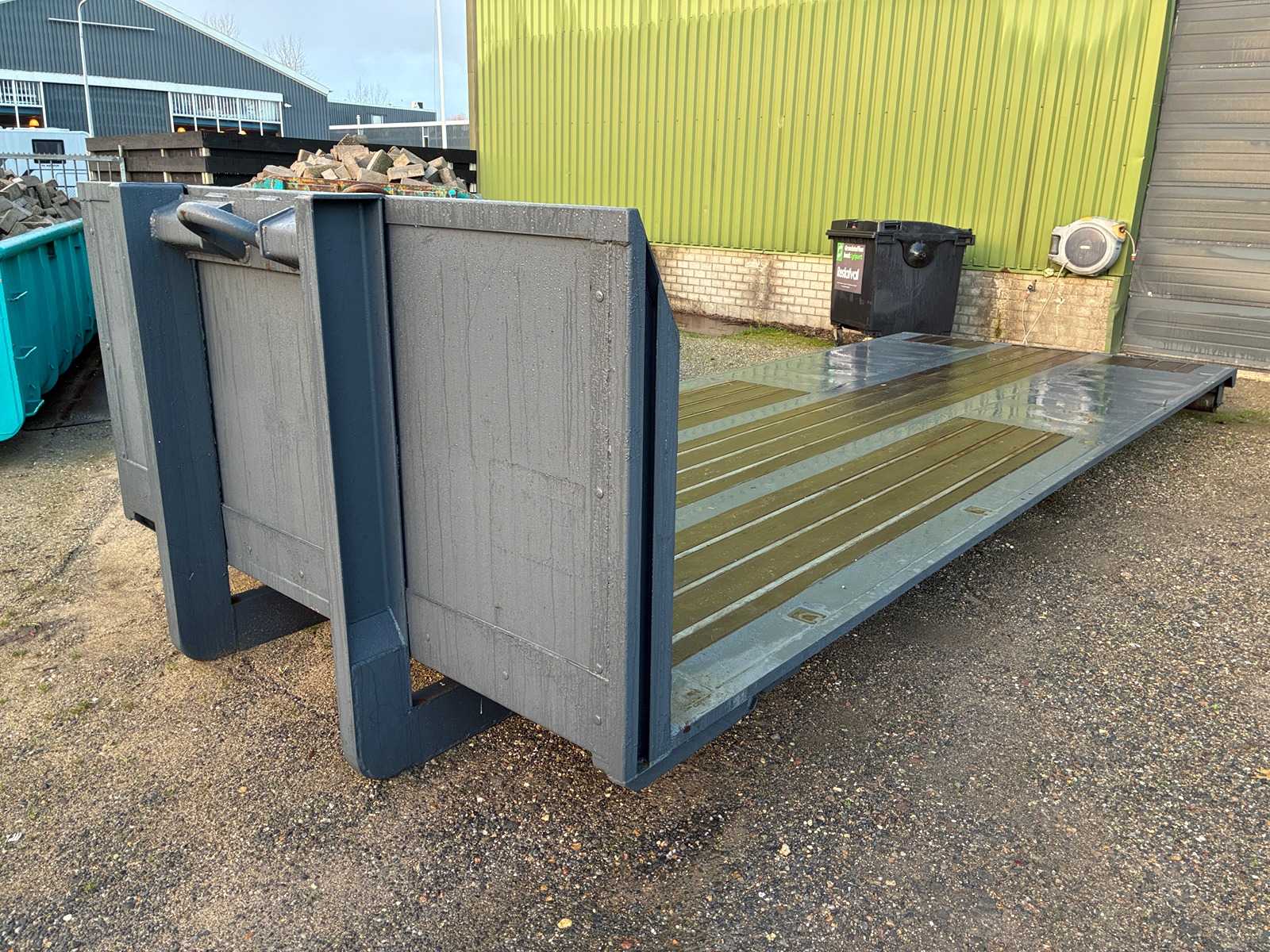 Hooklift Flat – heavy duty construction