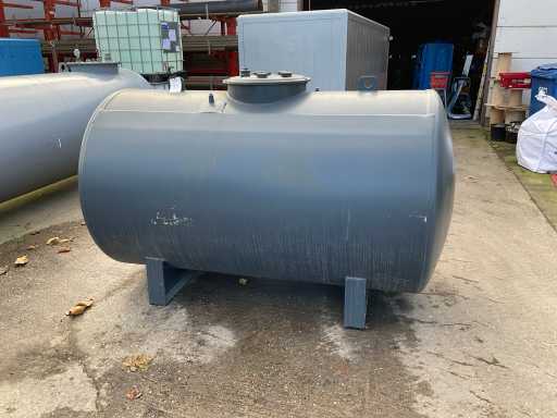 Horizontal storage tank