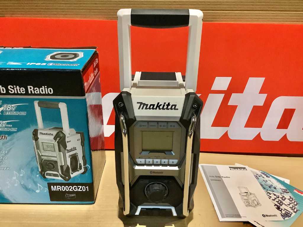 Makita battery 2024 radio