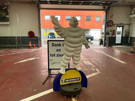 Michelin Bibendum Reclamefiguur op Voetstuk