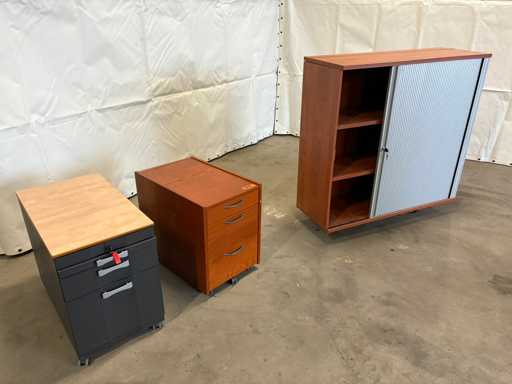 Divers meubles de bureau