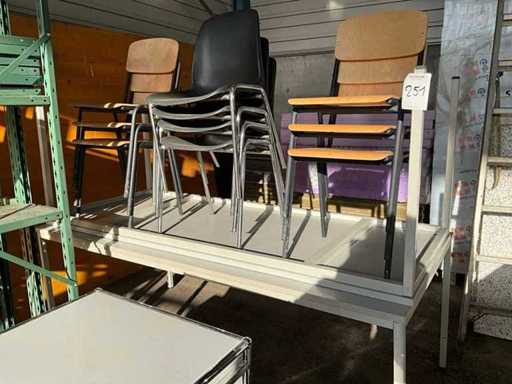 2 Tische und 6 Stühle